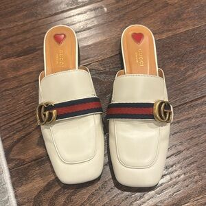 Gucci marmont mules. Slightly worn. Size 39 Ivory/blue/red.